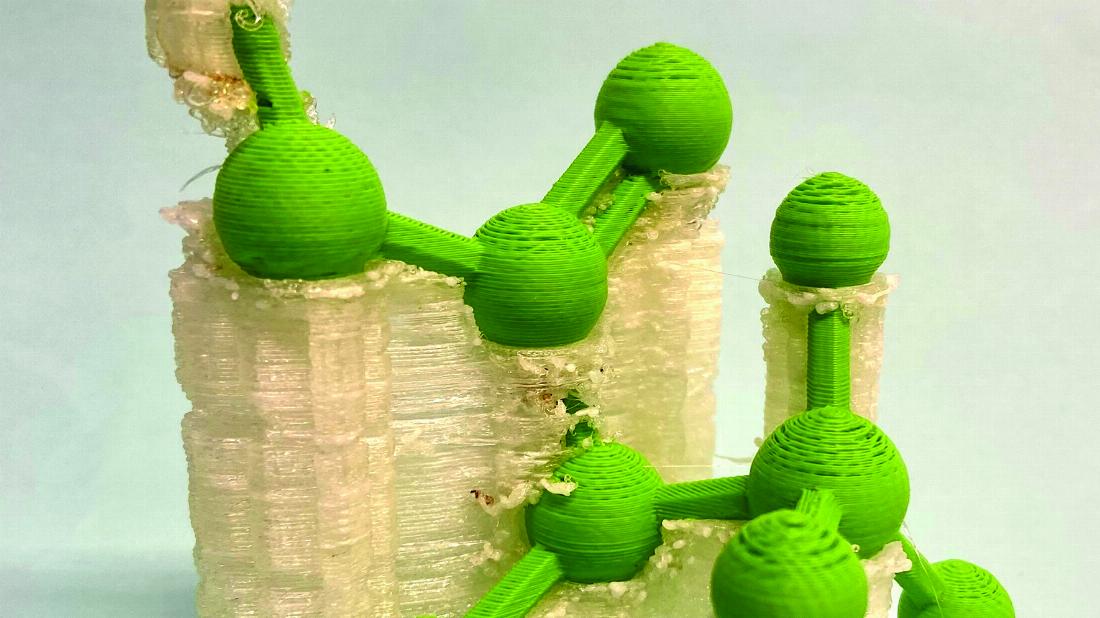 Ein 3D-Objekt untersuchen - 3D-Druck als Hinführung zu  Struktur-Eigenschaftsbeziehungen und zu Polyreaktionen bei Kunststoffen